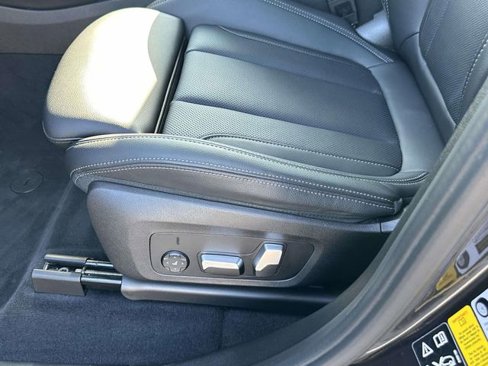 Certified 2023 BMW X4 xDrive30i w/ Convenience Package image 28