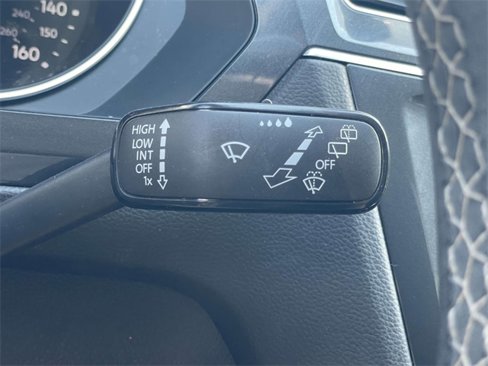 Used 2021 Volkswagen Tiguan SE image 17