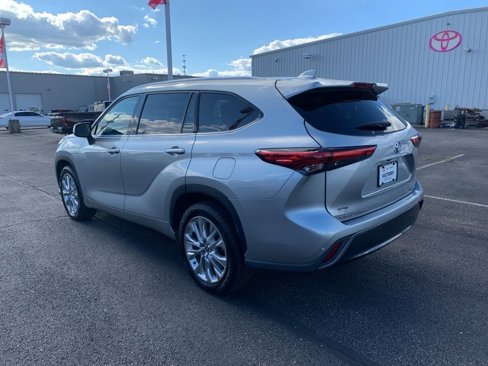 Used 2021 Toyota Highlander Limited image 6