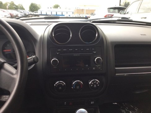 Used 2010 Jeep Compass Sport image 12