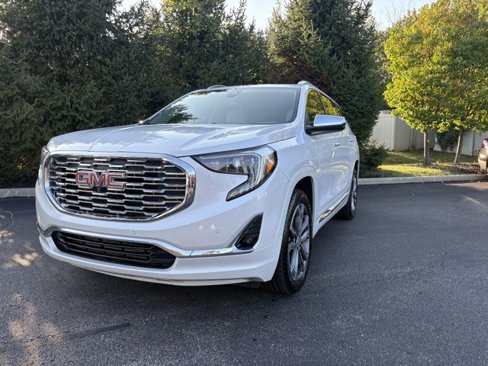 Used 2020 GMC Terrain Denali w/ Denali Premium Package image 1