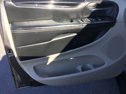 Used 2018 Dodge Grand Caravan SXT image 6