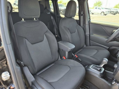 Used 2023 Jeep Renegade Latitude image 16