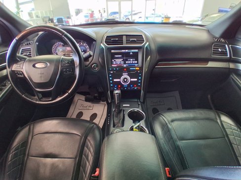 Used 2016 Ford Explorer Platinum image 10
