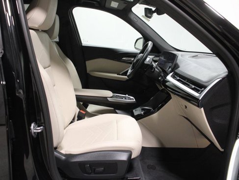 Used 2025 BMW X1 xDrive28i w/ Convenience Package image 19