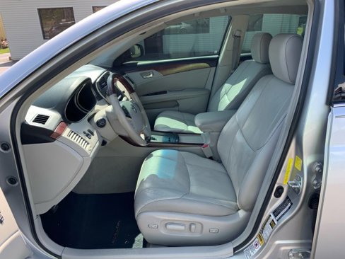 Used 2011 Toyota Avalon Limited image 8