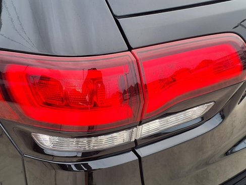 Used 2017 Jeep Grand Cherokee Laredo 75th Anniversary image 12