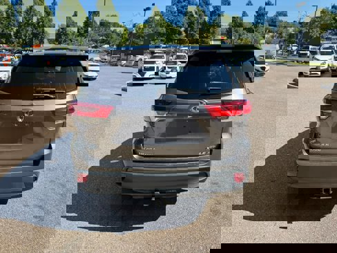 Used 2017 Toyota Highlander XLE image 6