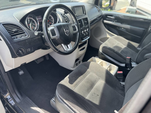 Used 2019 Dodge Grand Caravan SE w/ UConnect Hands-Free Group image 9