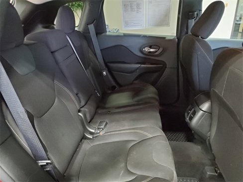 Used 2017 Jeep Cherokee Latitude w/ Cold Weather Group image 13