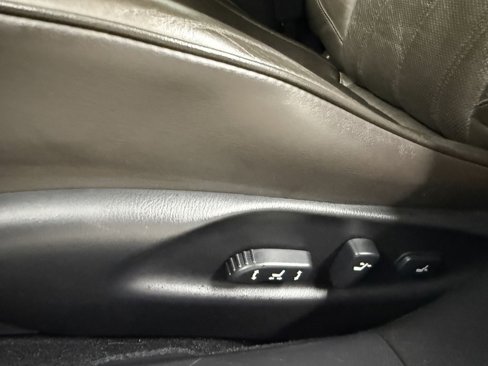 Used 2011 INFINITI M56 x w/ Deluxe Touring Pkg image 13