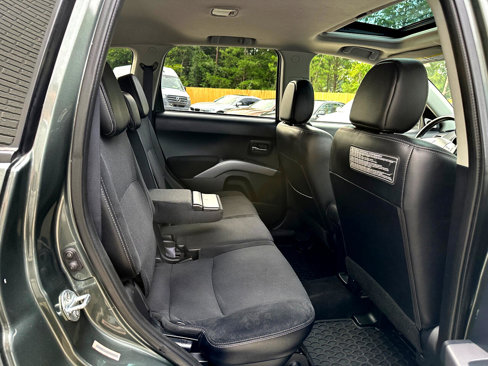Used 2009 Mitsubishi Outlander SE image 28