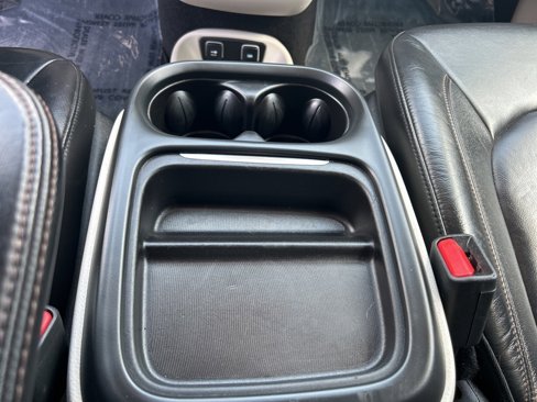 Used 2017 Chrysler Pacifica Touring-L image 34