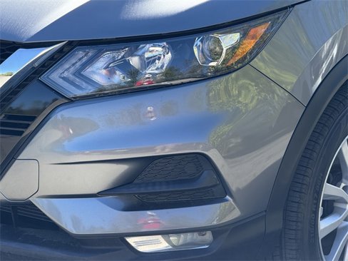 Used 2021 Nissan Rogue Sport SV image 13
