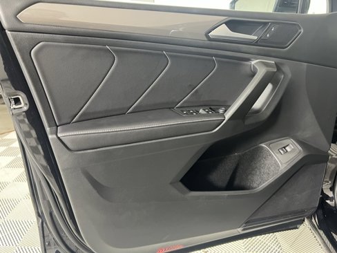 Used 2024 Volkswagen Tiguan SE w/ Panoramic Sunroof Package image 20