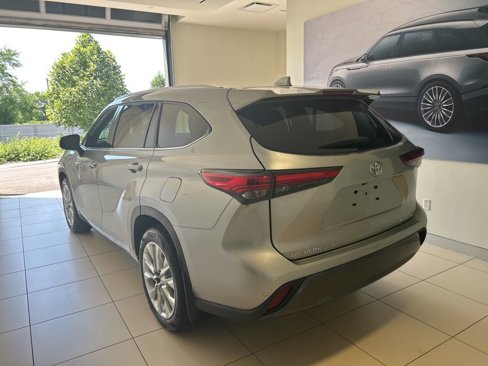 Used 2022 Toyota Highlander Limited image 2