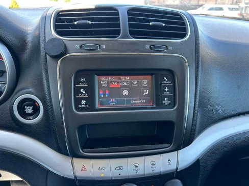 Used 2020 Dodge Journey SE image 19