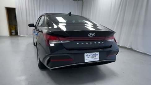 New 2025 Hyundai Elantra SE image 18