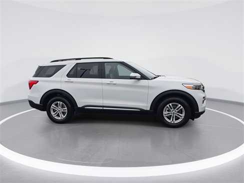 Used 2020 Ford Explorer XLT w/ Equipment Group 202A image 9