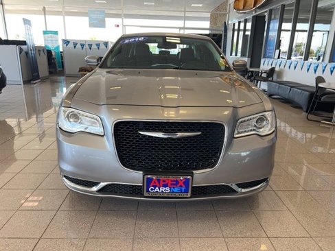 Used 2016 Chrysler 300 Limited image 17