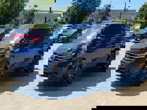 Used 2022 Volkswagen Tiguan SE image 5