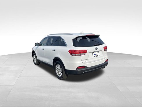 Used 2017 Kia Sorento LX w/ LX Convenience Package image 3