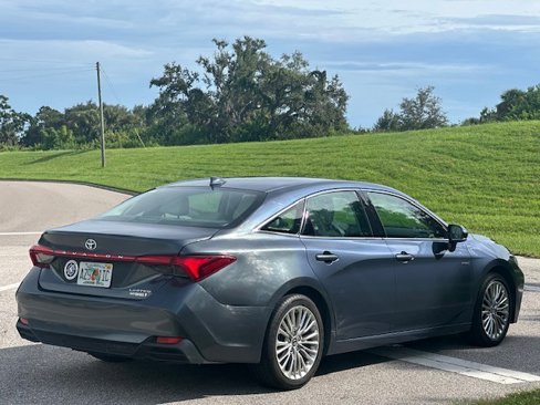 Used 2020 Toyota Avalon Limited image 4