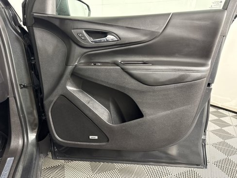Used 2018 Chevrolet Equinox Premier image 12