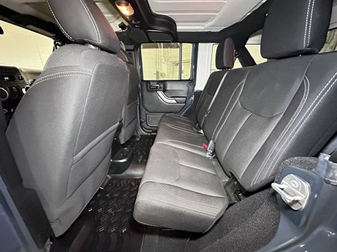 Used 2017 Jeep Wrangler Unlimited Rubicon w/ Connectivity Group image 26