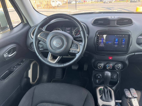 Used 2017 Jeep Renegade Latitude image 4