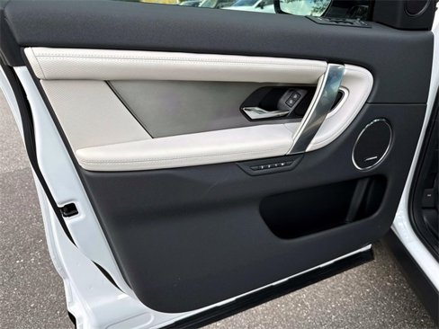 New 2025 Land Rover Discovery Sport Dynamic SE image 15