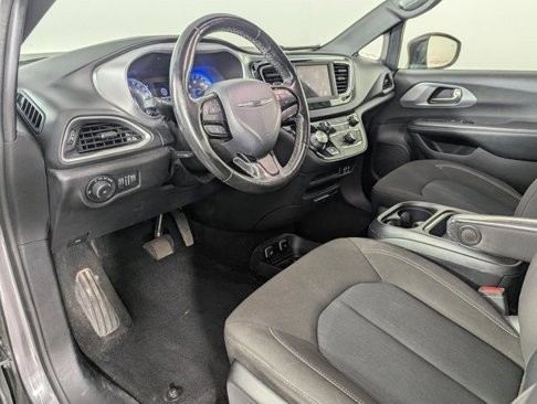 Used 2020 Chrysler Pacifica Touring w/ S Appearance Package image 11
