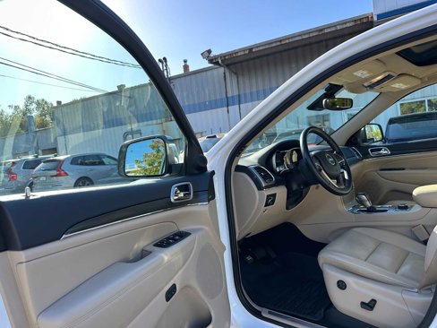 Used 2020 Jeep Grand Cherokee Limited w/ Luxury Group II image 20