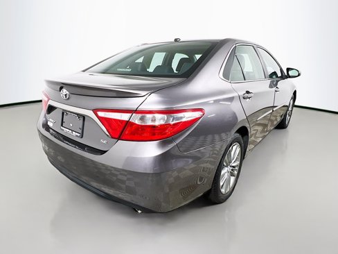 Used 2016 Toyota Camry SE image 4