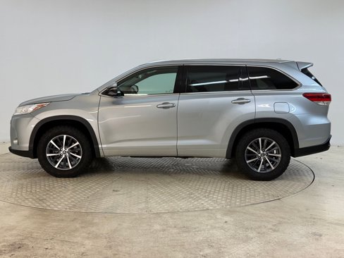 Used 2018 Toyota Highlander XLE image 2