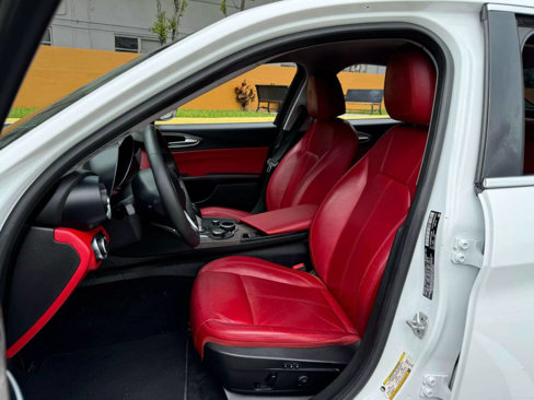 Used 2019 Alfa Romeo Giulia Ti image 10