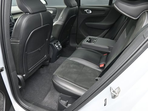 Certified 2022 Volvo XC40 P8 Recharge Ultimate image 29