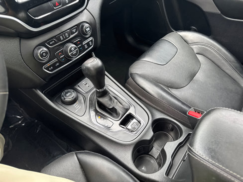 Used 2022 Jeep Cherokee Limited image 26