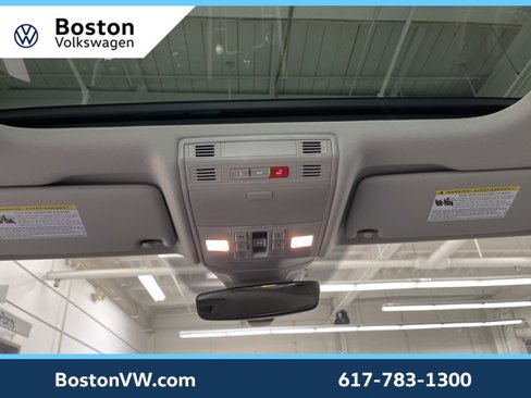 Used 2025 Volkswagen Jetta SE image 18