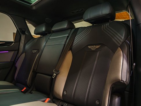 Used 2022 Bentley Bentayga image 16