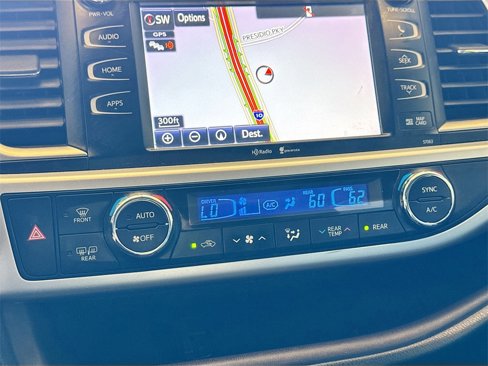 Used 2015 Toyota Highlander XLE image 16