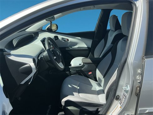 Used 2017 Toyota Prius Two image 2
