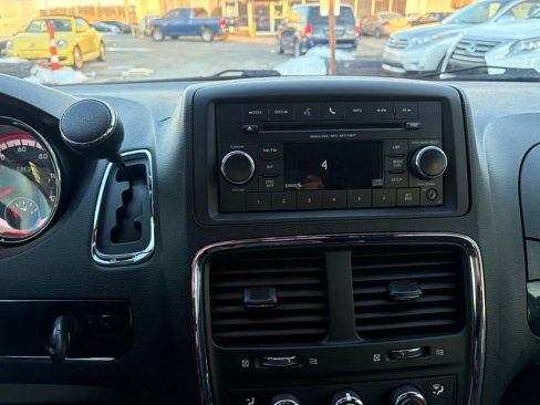 Used 2014 Dodge Grand Caravan SE image 26