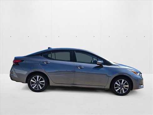 Used 2023 Nissan Versa SV image 4