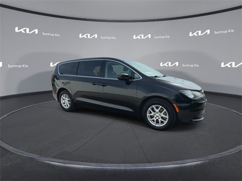 Used 2017 Chrysler Pacifica LX image 25