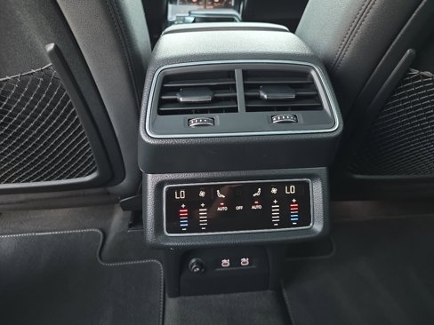 Used 2021 Audi e-tron Premium w/ Convenience Plus Package image 52