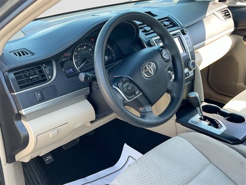 Used 2014 Toyota Camry LE image 9