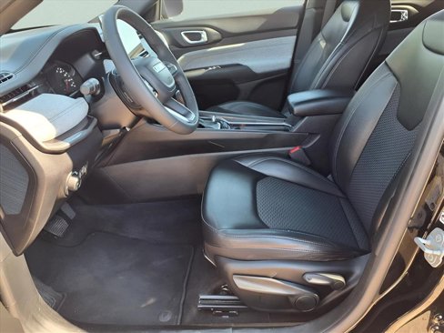 Used 2023 Jeep Compass Latitude image 8