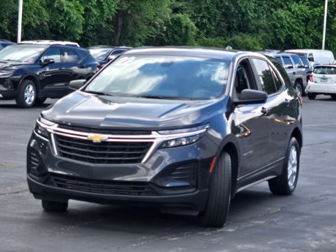 Used 2022 Chevrolet Equinox LS w/ LS Convenience Package image 4