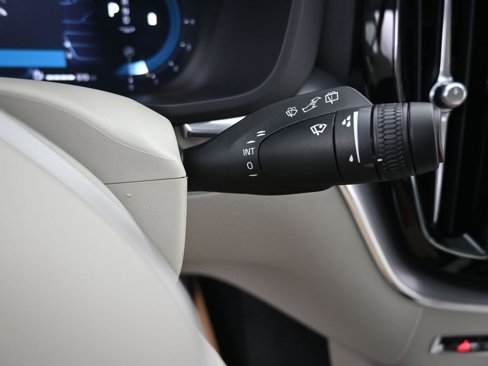 New 2025 Volvo XC60 B5 Core w/ Climate Package image 17